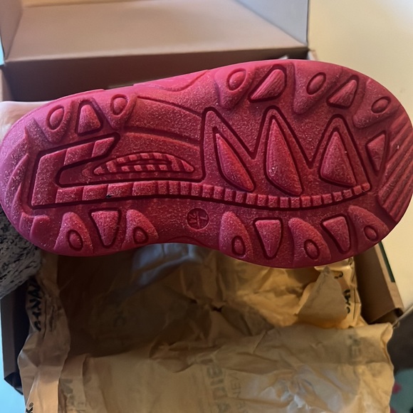 Brand new- Kamik Snowbug 2 (Rose color) Snow boots. - Picture 3 of 5